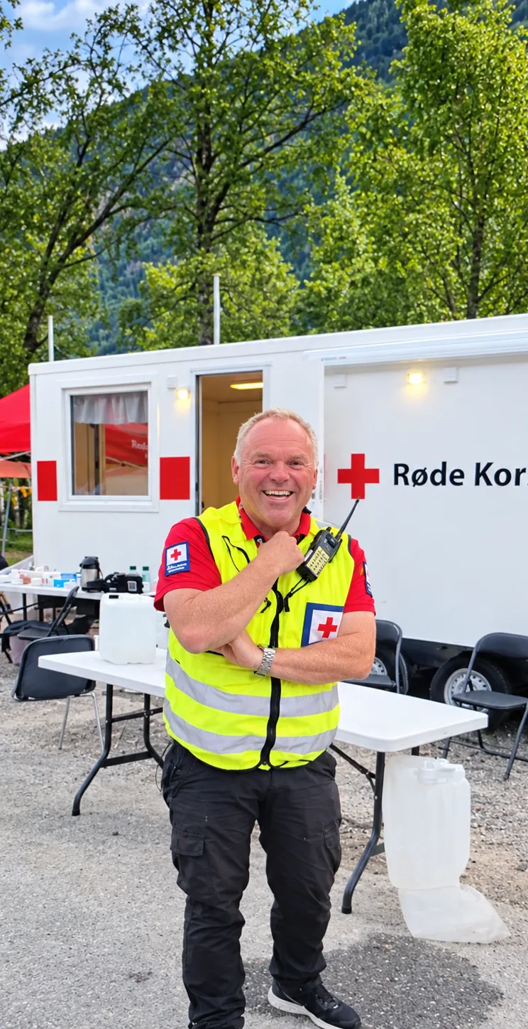 Ove Fortun i refleksvest på vakt